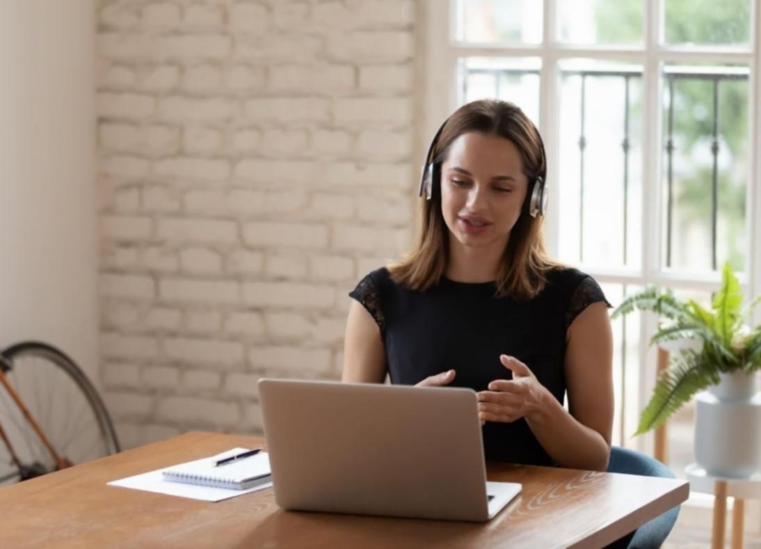 Echipa Relonsavoinova lucrând la dezvoltarea platformei de bugetare